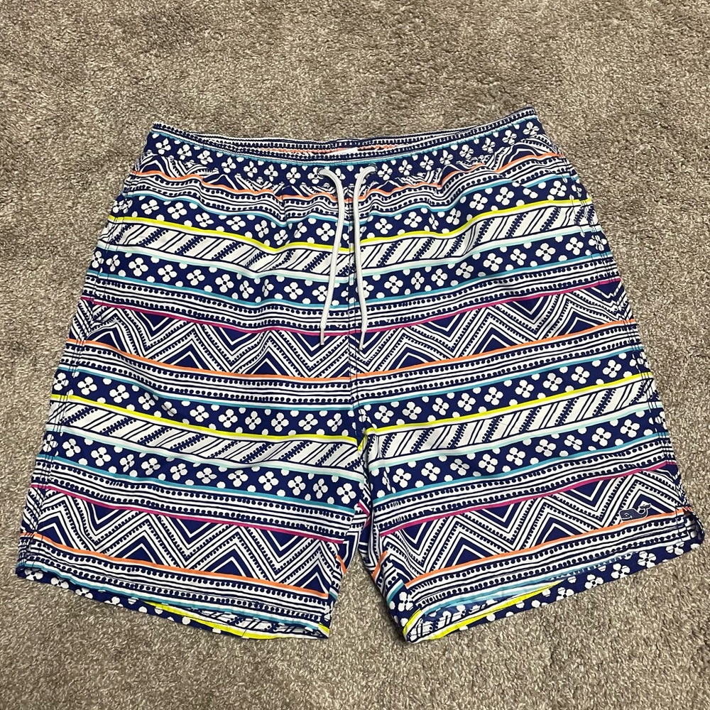Men’s Vineyard Vines Geometric Print Swim Trunks Size L